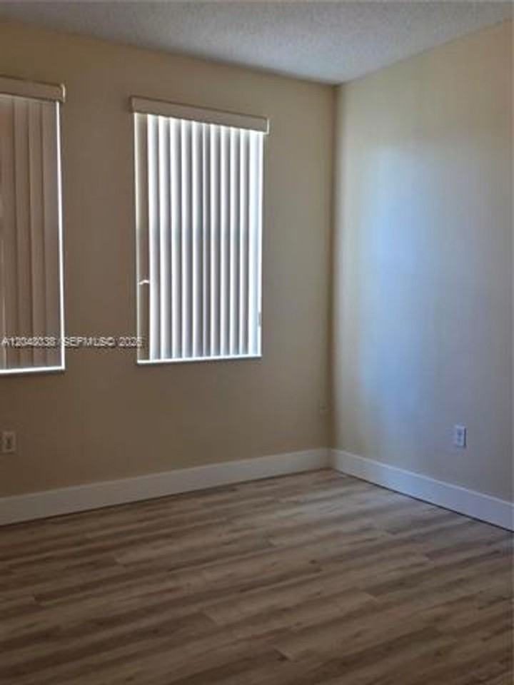 2926 Sw 26th St - Photo 7 of 7