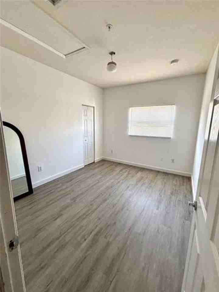 451 Ne 1st St - Photo 6 of 15