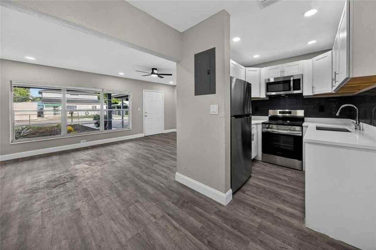 1541 Nw 7th Ter - Photo 3 of 15
