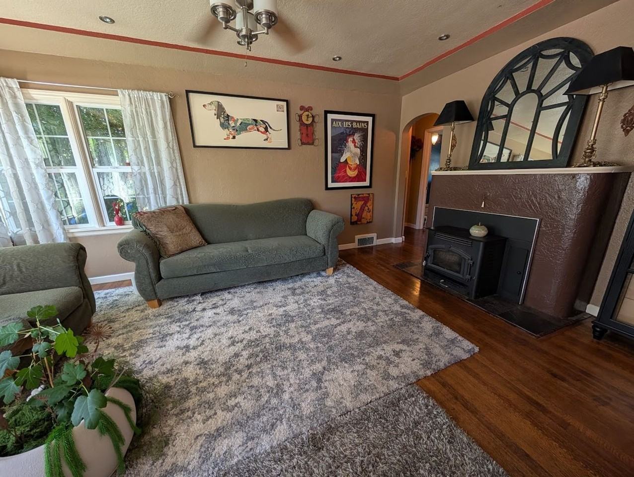 1317 14th Ave - Photo 2 of 5