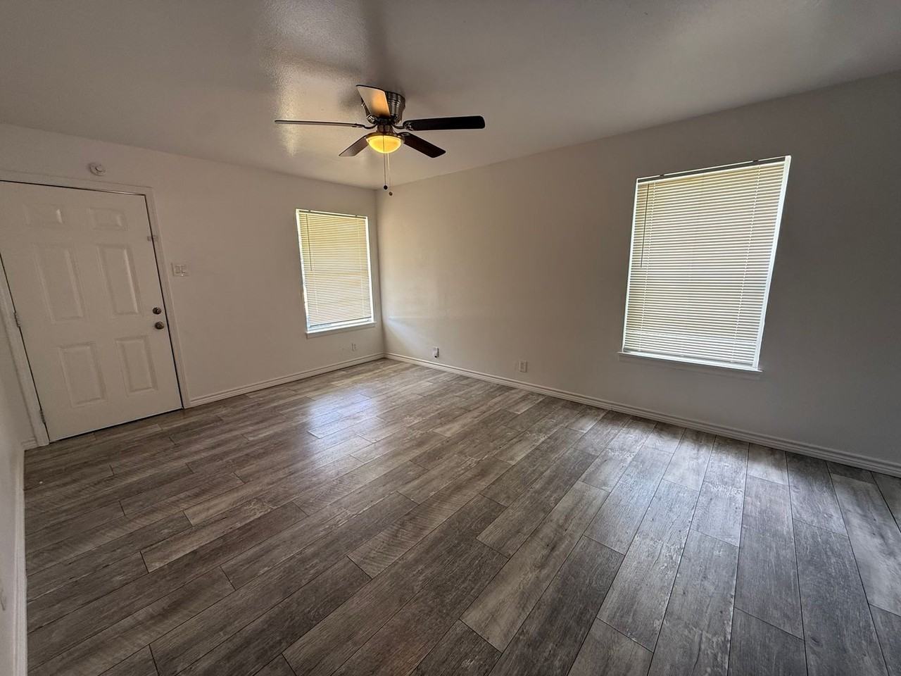 4835 Hemphill Dr - Photo 2 of 11