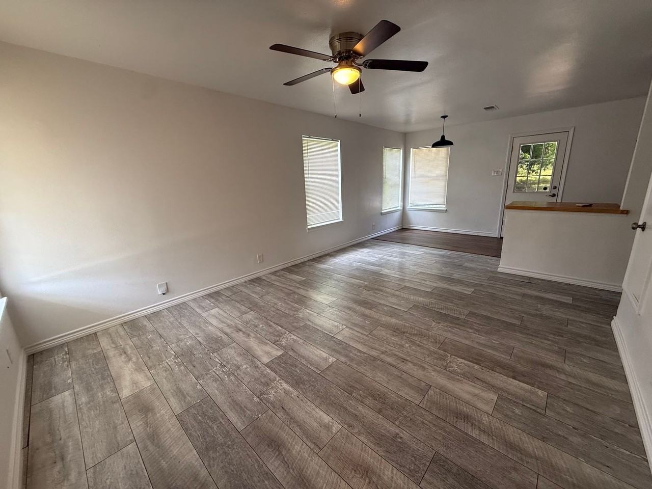 4835 Hemphill Dr - Photo 3 of 11