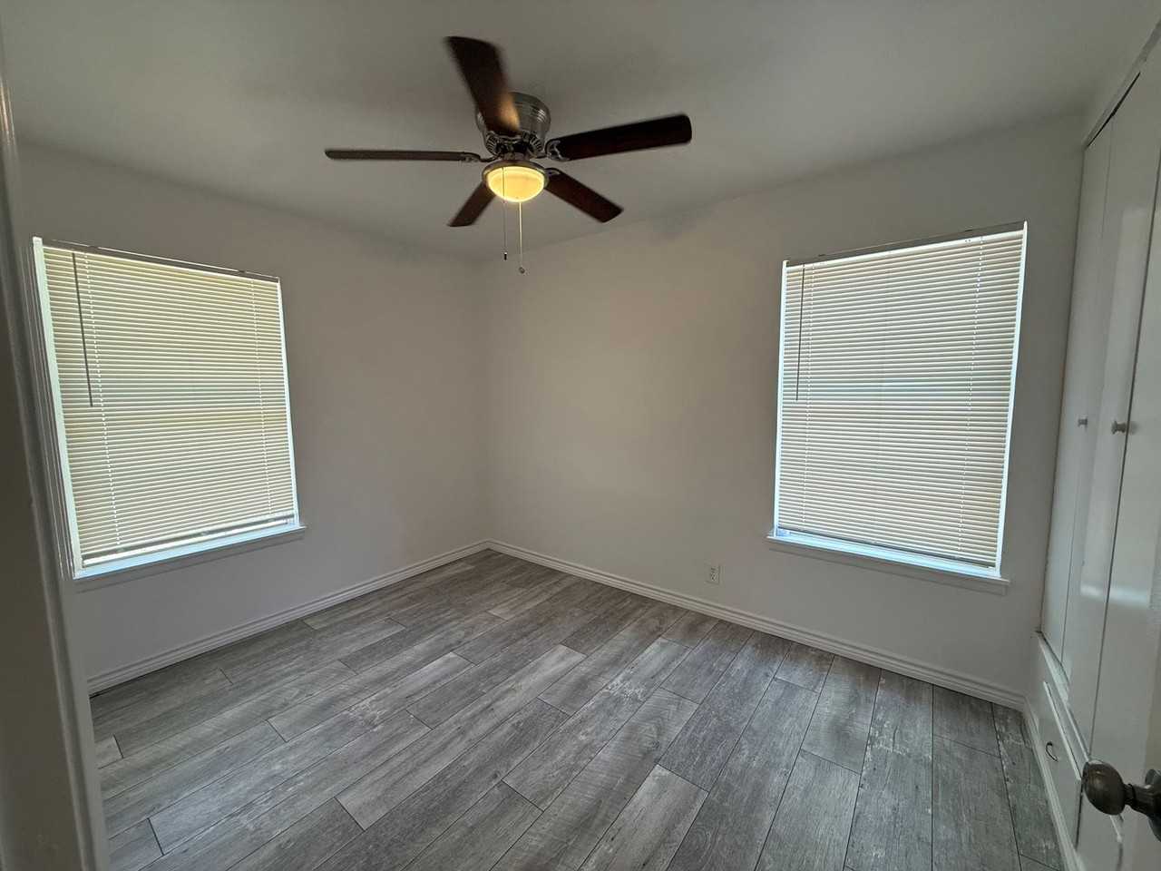 4835 Hemphill Dr - Photo 6 of 11