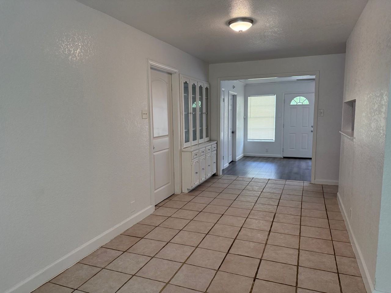 5902 Wales St - Photo 5 of 10