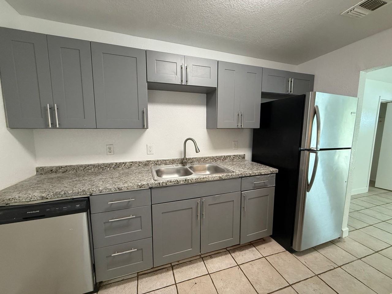 5902 Wales St - Photo 6 of 10