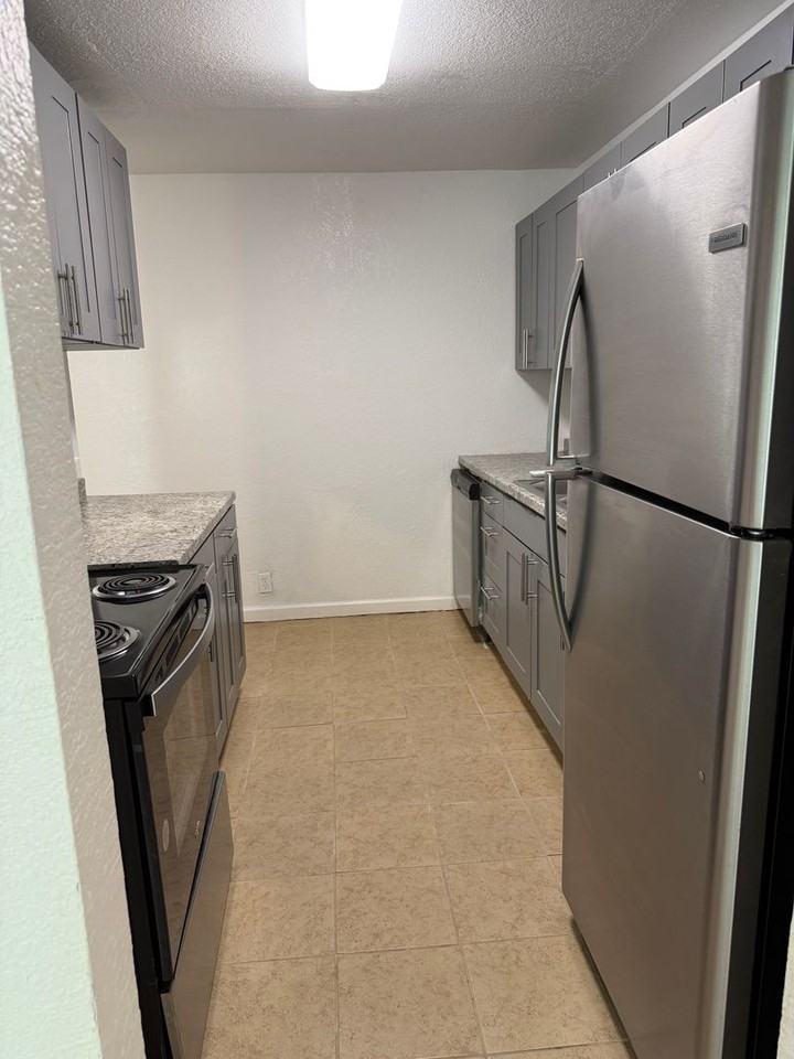 5902 Wales St - Photo 7 of 10