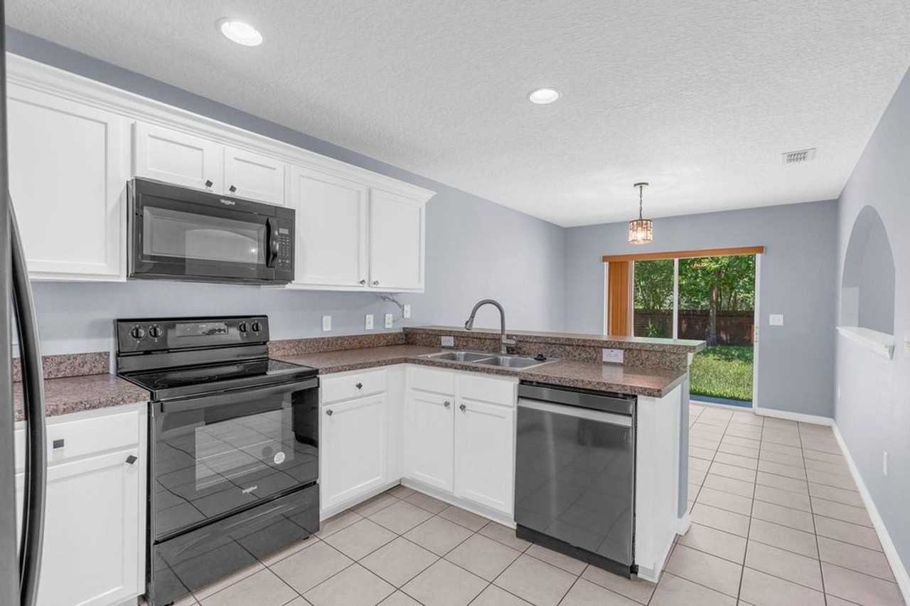 1944 Portcastle Cir - Photo 5 of 25