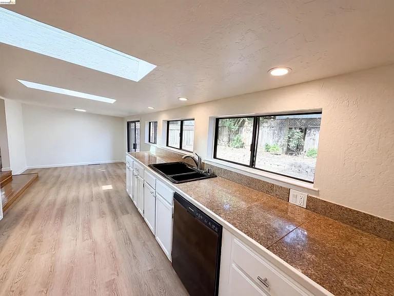 155 Estates Drive - Photo 6 of 8