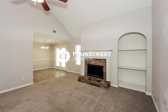 714 Rosewood Cir - Photo 3 of 16