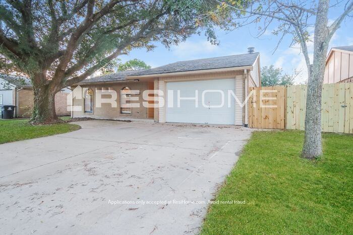 5211 Parkridge Dr - Photo 2 of 17