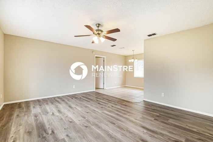 108 Woodfield Ct - Photo 2 of 17