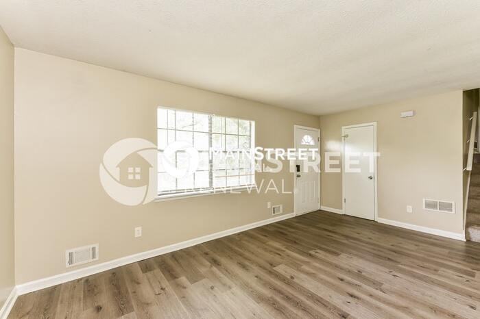 3847 Rocklane Ct - Photo 5 of 18