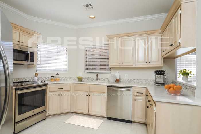 11908 Barrywood Dr - Photo 3 of 17