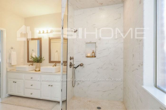 11908 Barrywood Dr - Photo 7 of 17