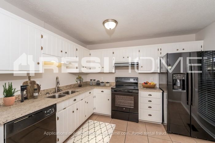 6870 Ridgewood Dr - Photo 3 of 17