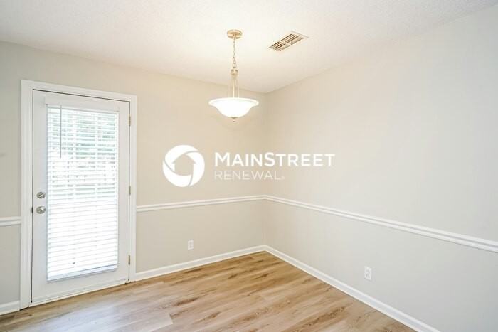 421 Jonquil Ct - Photo 4 of 16