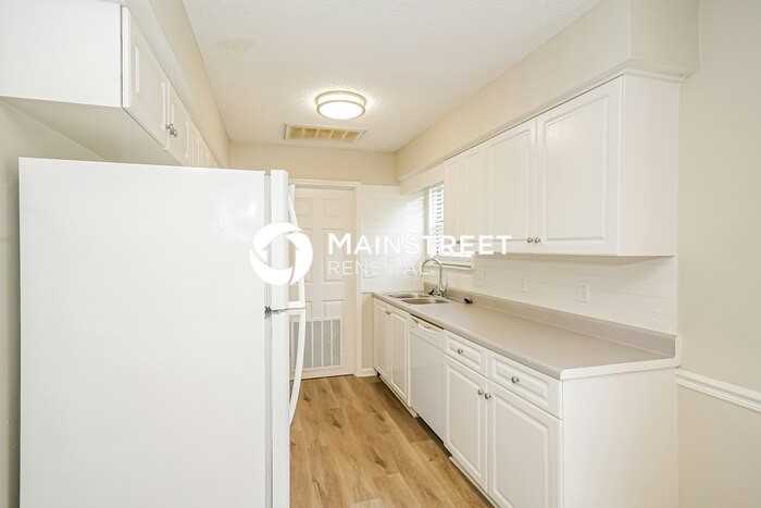 421 Jonquil Ct - Photo 6 of 16