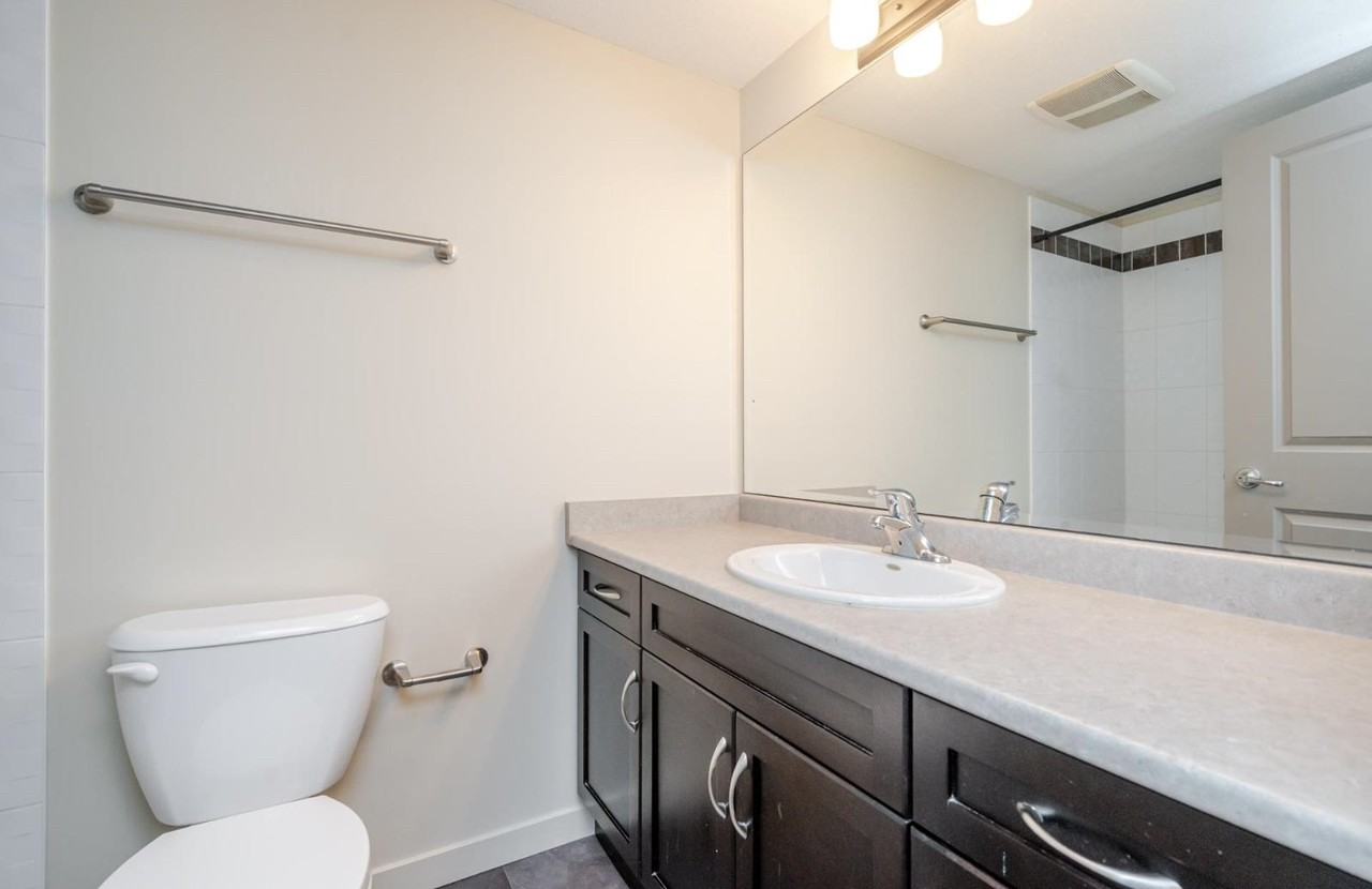 2038 Sandalwood Cres - Photo 7 of 15
