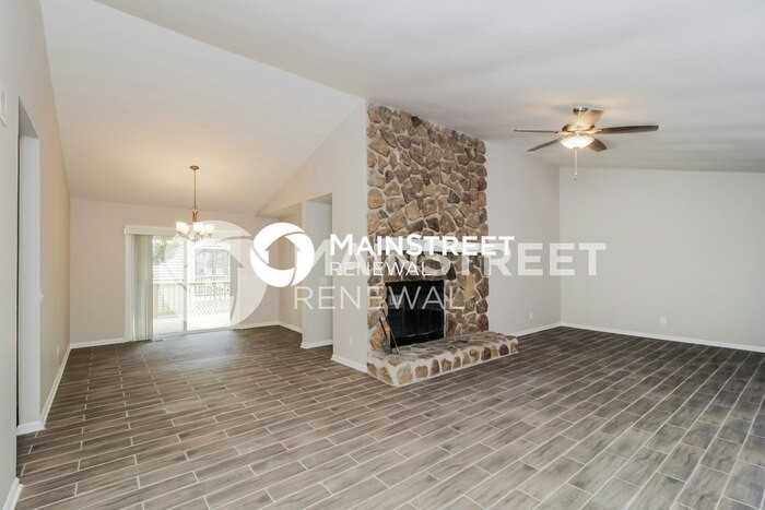 1238 Lakeview Pkwy - Photo 4 of 16