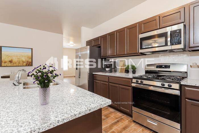 1201 Round Leaf Rd - Photo 2 of 17