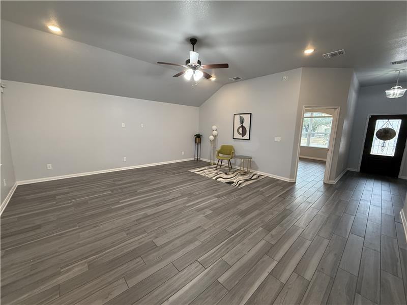 8301 Grayson Trl - Photo 3 of 40