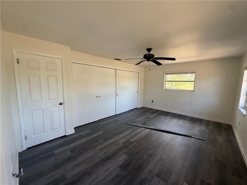 239 Annapolis Ln - Photo 4 of 13