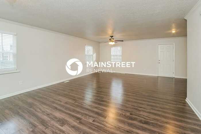 1616 Summerhill Dr - Photo 7 of 17