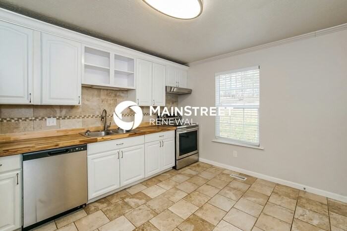 1616 Summerhill Dr - Photo 6 of 17