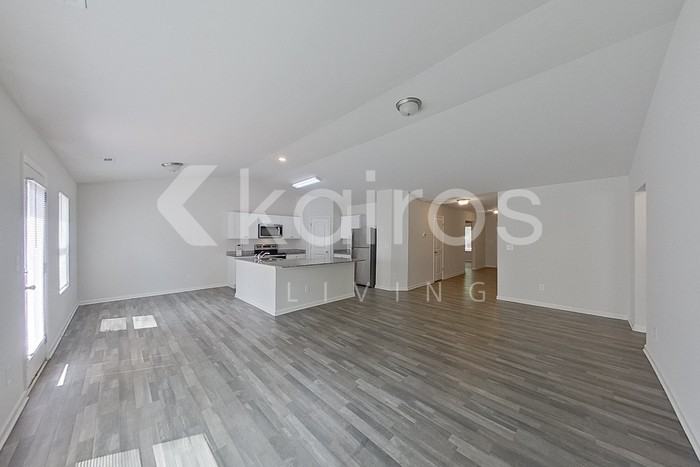 1699 Amberlight Cir - Photo 4 of 22