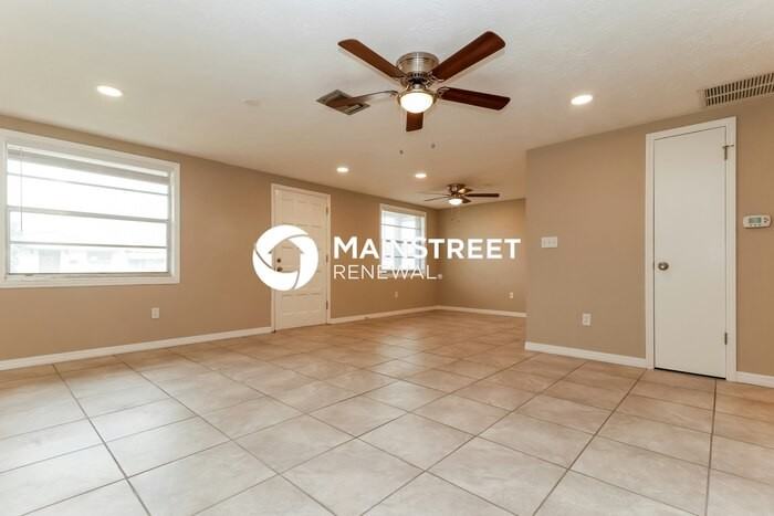 3600 Trask Dr - Photo 3 of 16