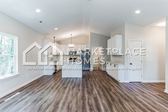 1612 College St Se - Photo 5 of 32