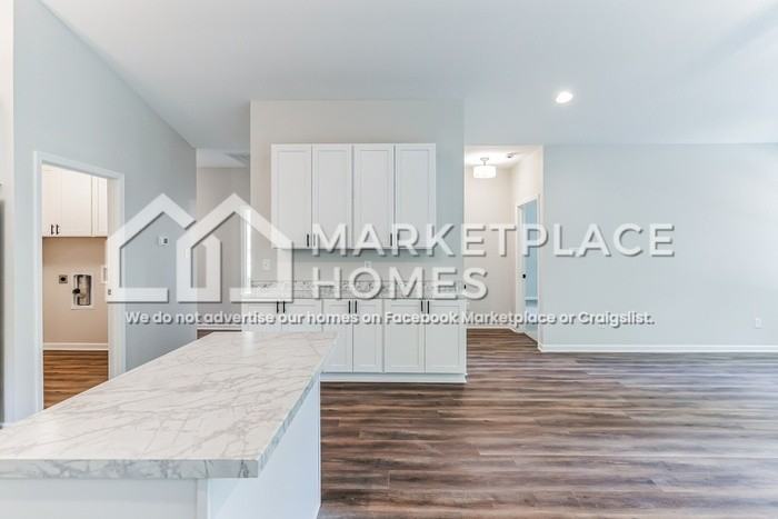 1612 College St Se - Photo 7 of 32