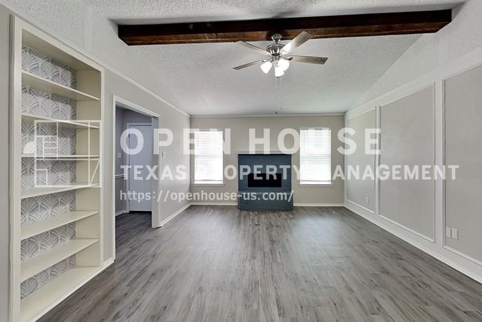 403 Walden Trl - Photo 4 of 20