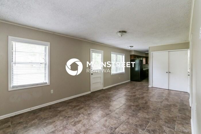 4018 Sandburg St - Photo 4 of 17