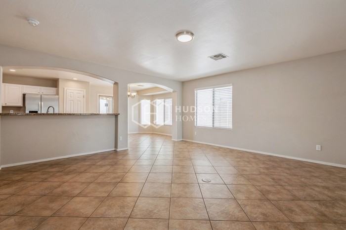23796 W La Vista Dr - Photo 5 of 27