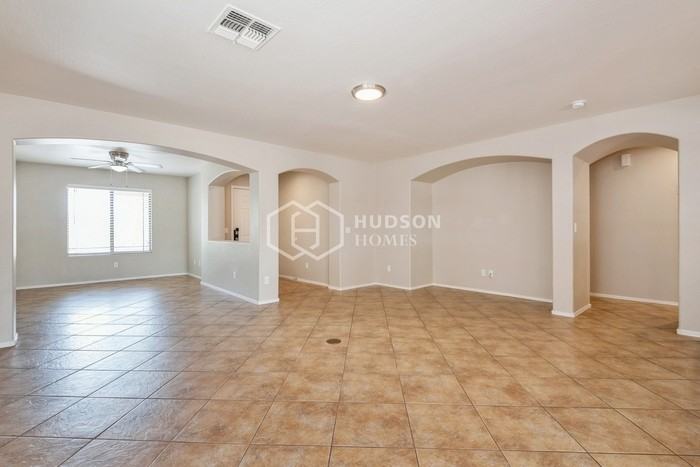 23796 W La Vista Dr - Photo 7 of 27