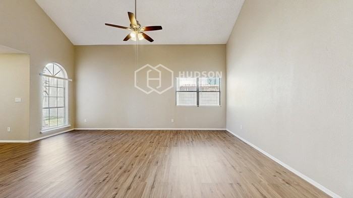 441 E Taro Ln - Photo 4 of 29