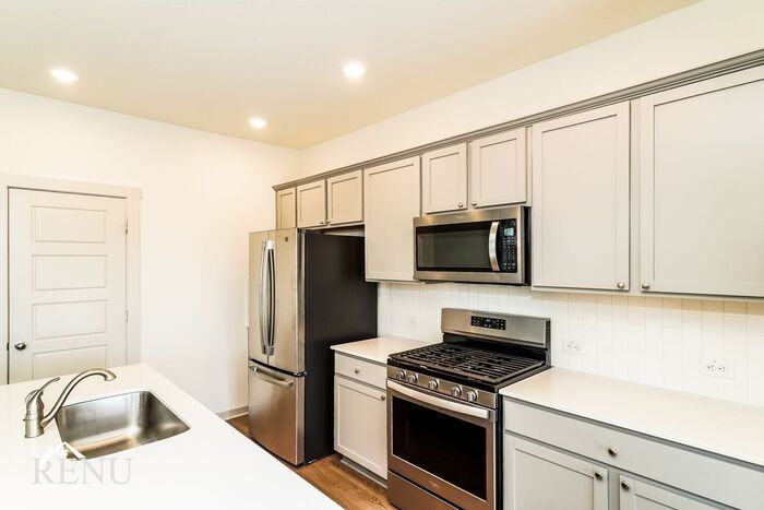 13709 Mc Arthur Dr - Photo 3 of 19