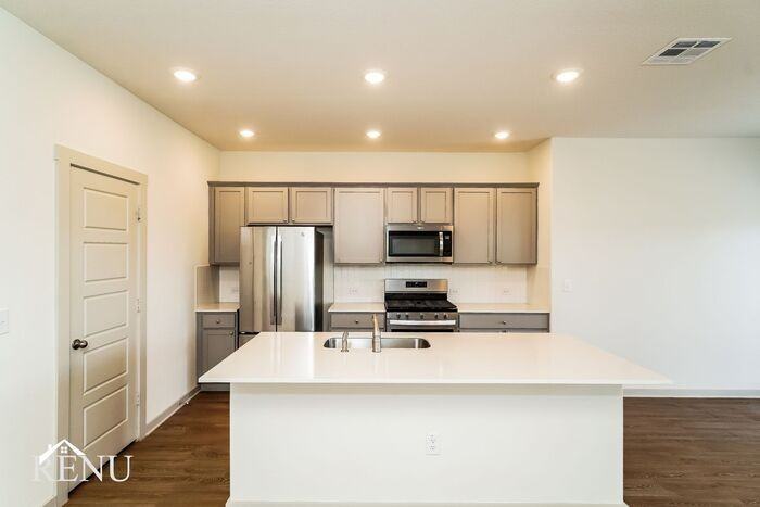 13709 Mc Arthur Dr - Photo 4 of 19