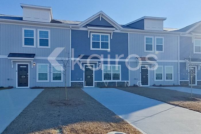 2185 Banyon Cir - Photo 2 of 29