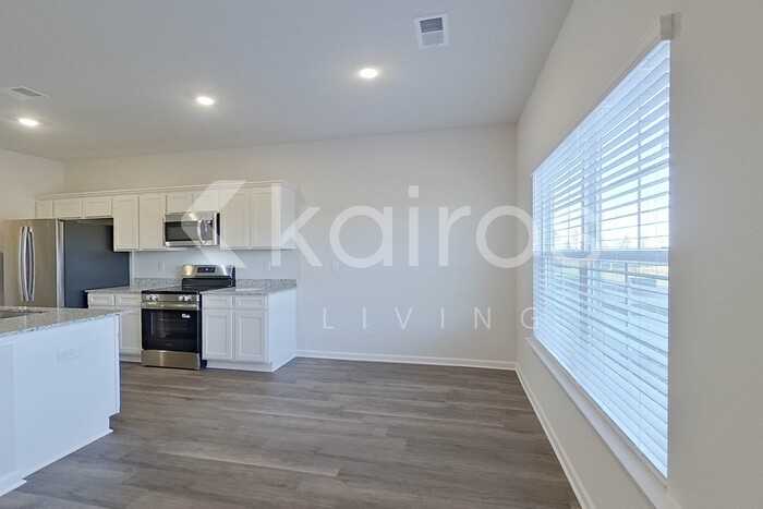 2185 Banyon Cir - Photo 6 of 29