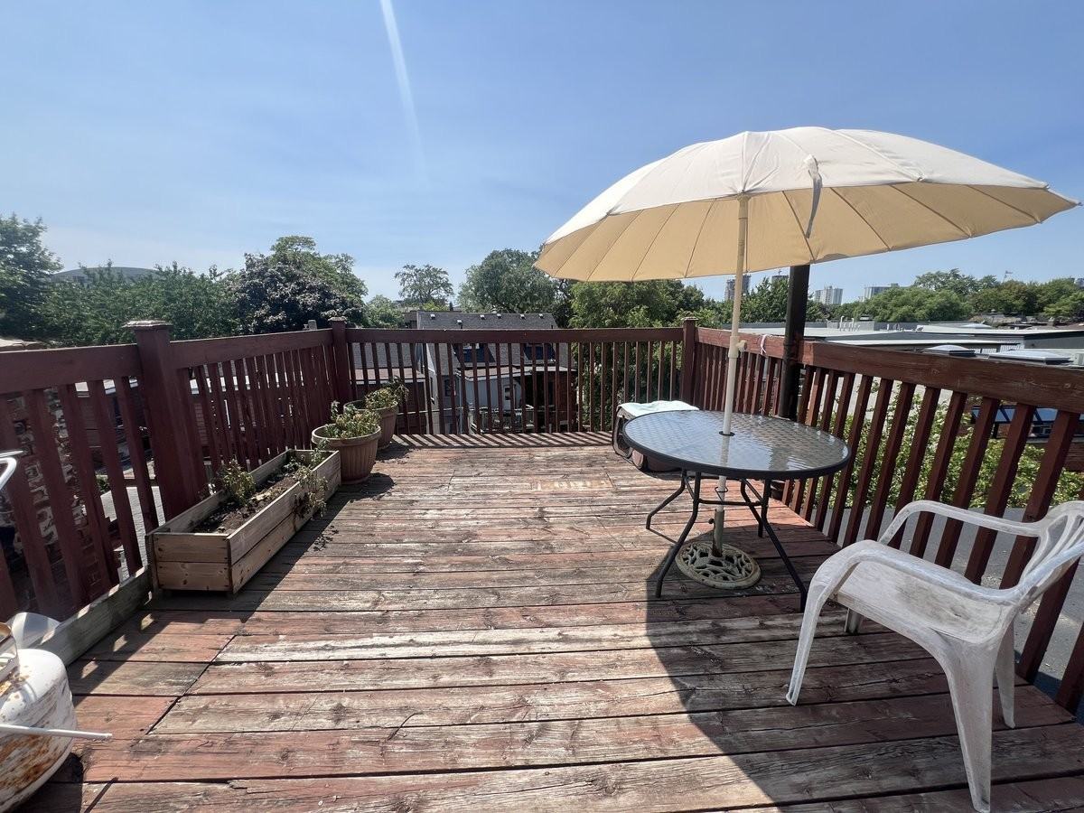 214 Montrose Avenue - Photo 14