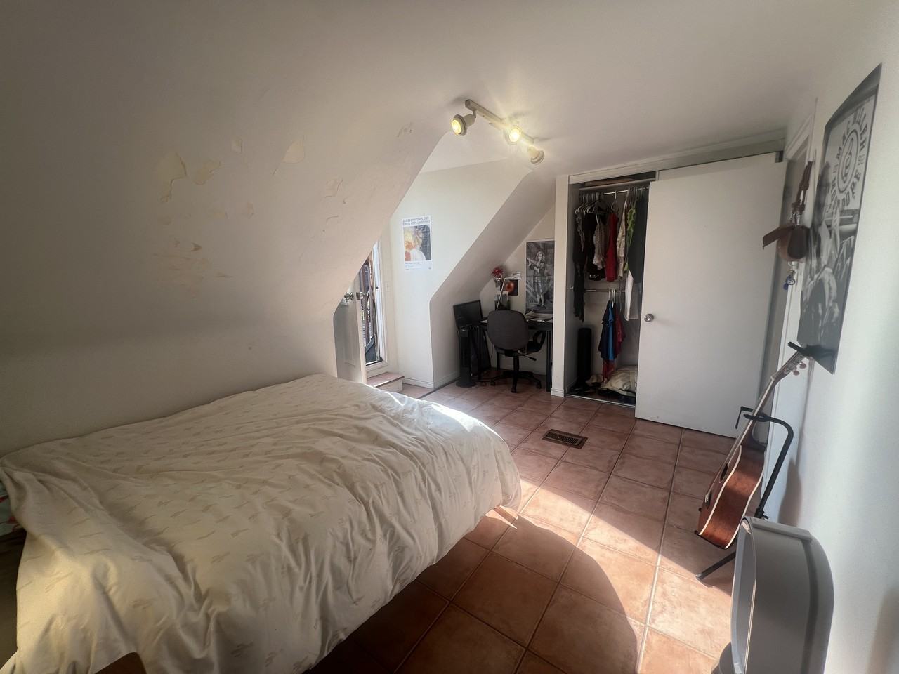 214 Montrose Avenue - Photo 9