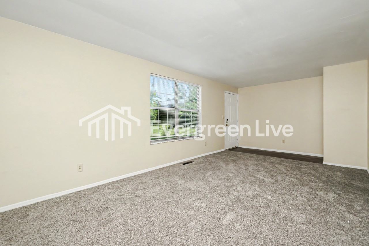 8229 Mount Carmel St - Photo 4 of 15
