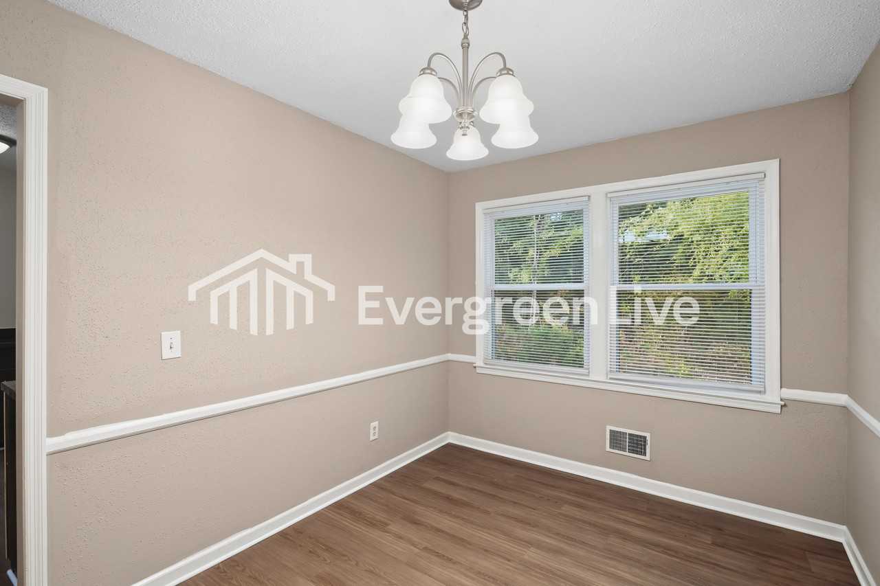 412 Dutch Dr - Photo 3 of 15