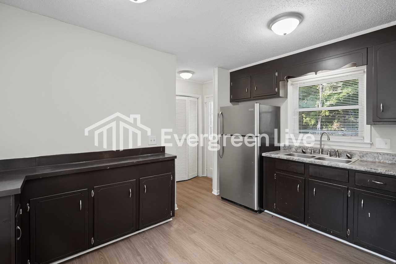 412 Dutch Dr - Photo 4 of 15
