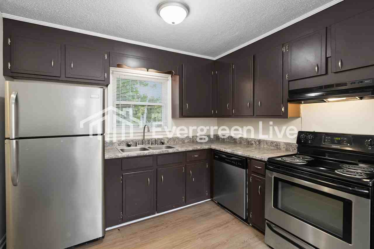 412 Dutch Dr - Photo 5 of 15
