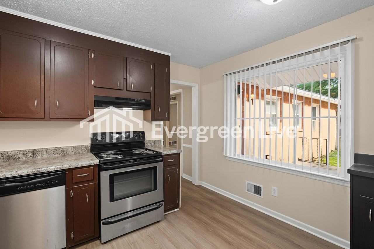 412 Dutch Dr - Photo 6 of 15