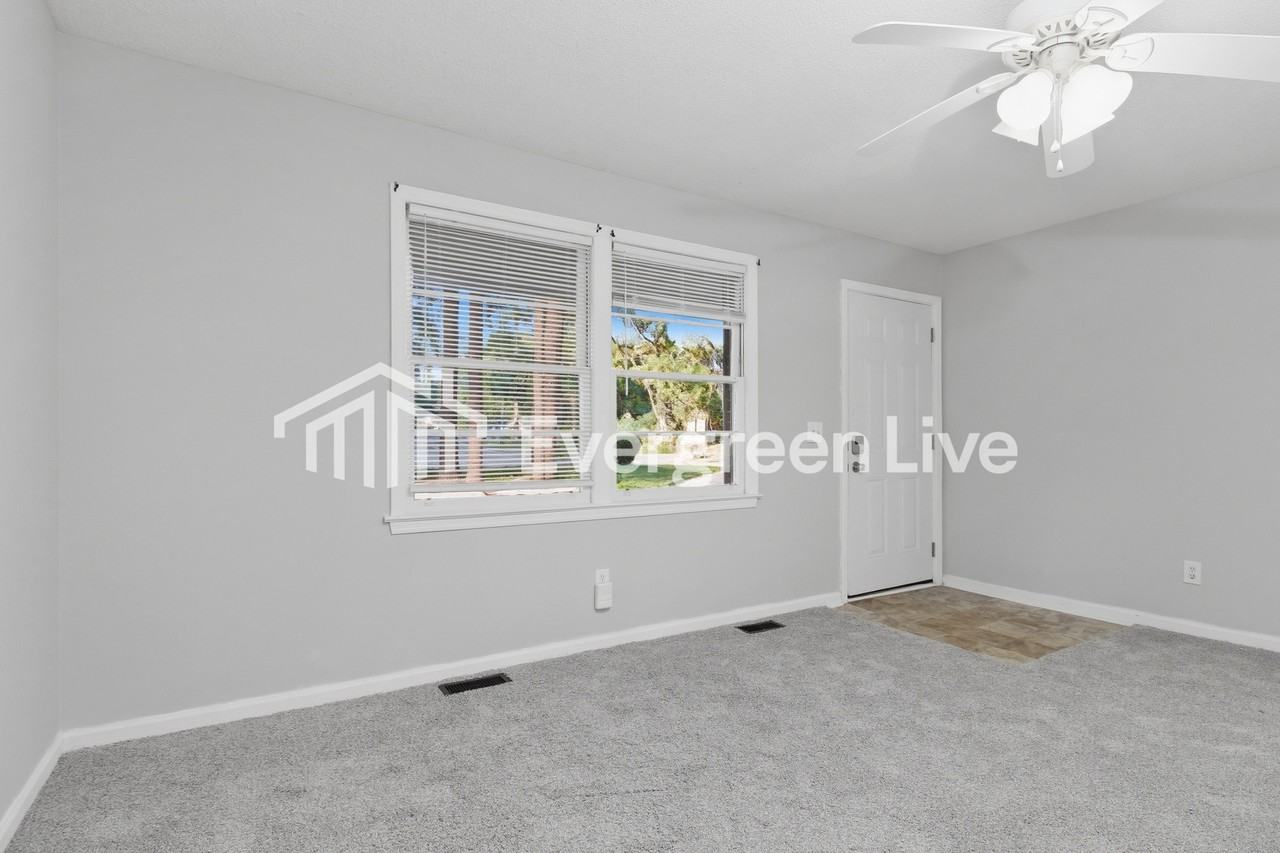 201 Harmon Hill Ct - Photo 3 of 15