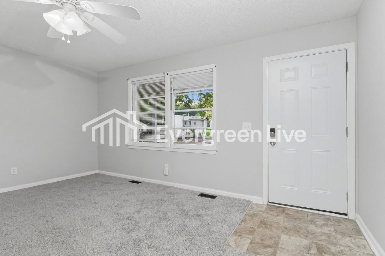 201 Harmon Hill Ct - Photo 4 of 15